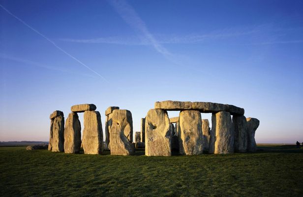 Stonehenge and Windsor Castle Tour with Entry Ticket