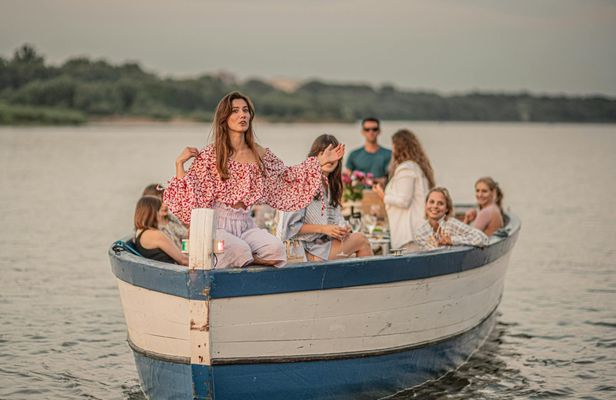 Vistula River private scenic cruise along Warsaw's top landmarks