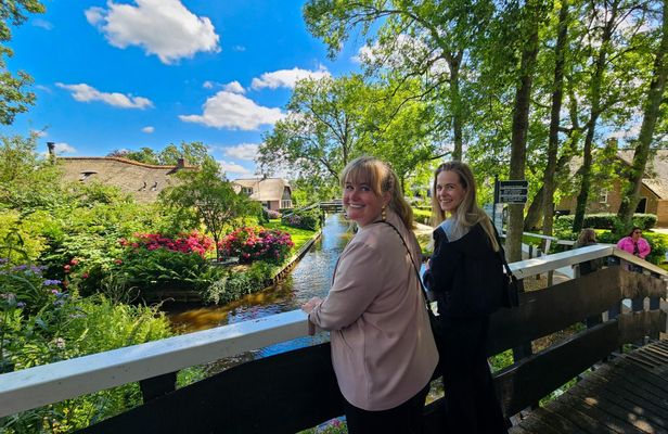 Giethoorn Guided Tour with Cruise and Cheese Platter from Amsterdam