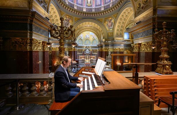 St.Stephen's Basilica Entrance with Grand Organ Concert