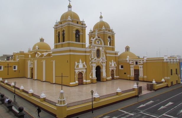 Half-Day Private Tour of Trujillo's History and Architecture