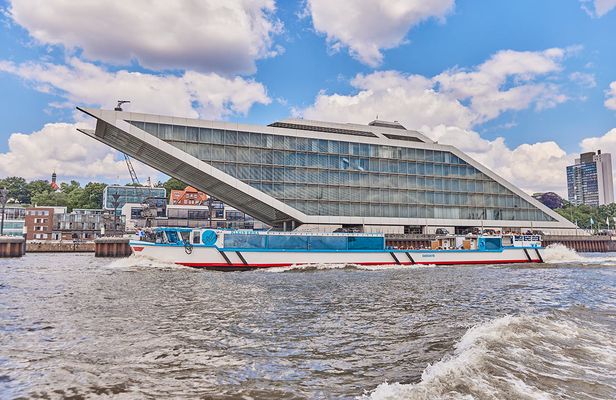 Classic 1-hour Hamburg harbor cruise with live commentary