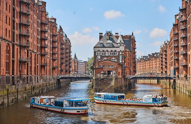 Classic 1.5-hour Hamburg Harbor Cruise With Live Commentary