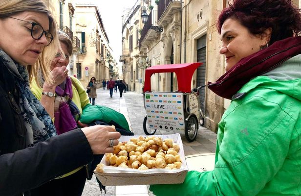 Guided Rickshaw Tour of Lecce with Street Food Tasting