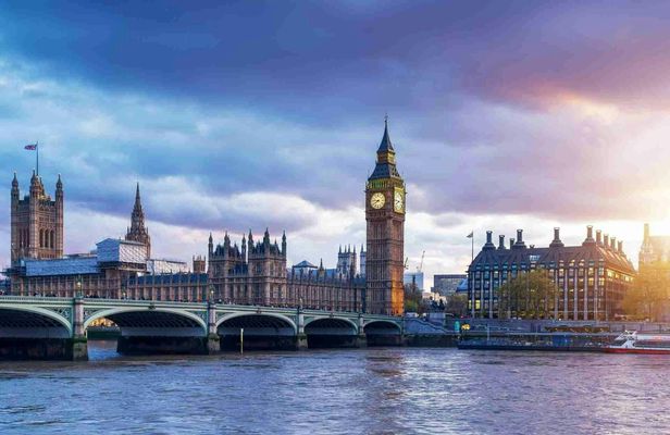 Landmarks Walking Tour, Hop-On Hop-Off Bus and River Cruise in London