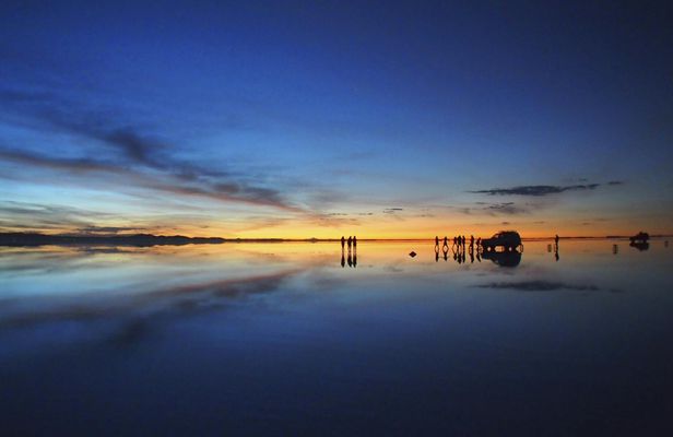Full-Day Salt Flat Adventure at Salar de Uyuni with Sunset Viewing