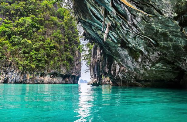 Phang Nga Bay Blitz to James Bond Island Speedboat Adventure