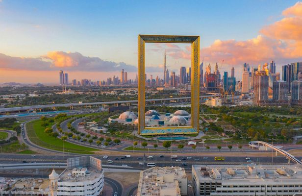 Old Dubai Guided Tour with Frame Entry, Boat Ride and Souks