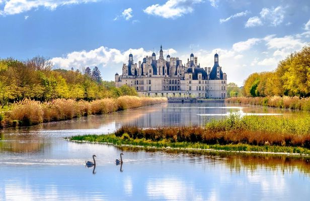 Loire Valley Castles and wine tasting day trip from Paris