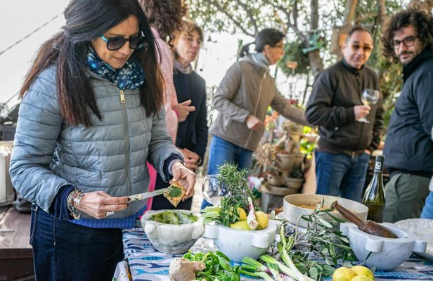Market Tour and Dining Experience at a Cesarina's Home in La Spezia