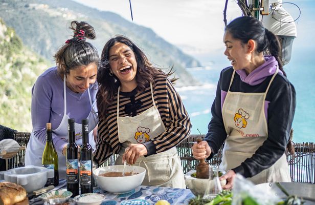Dining experience and cooking show at a Cesarina's home in Catania