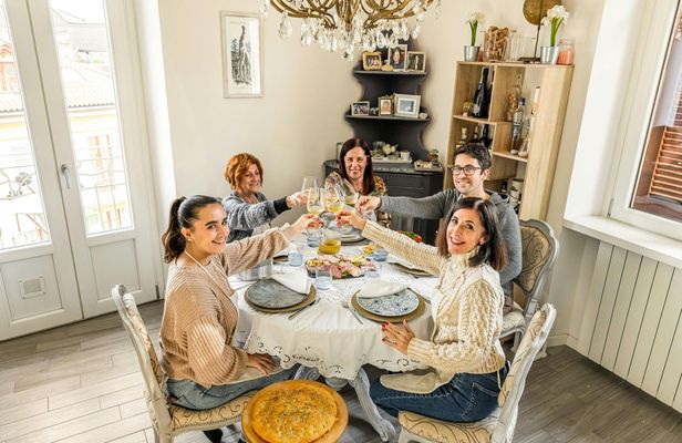 Dining Experience and Cooking Show at a Cesarina's Home on Lake Maggiore