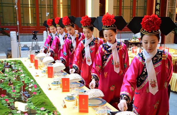 Jingshan Hill, Beihai Park and Old Beijing tour with imperial meal