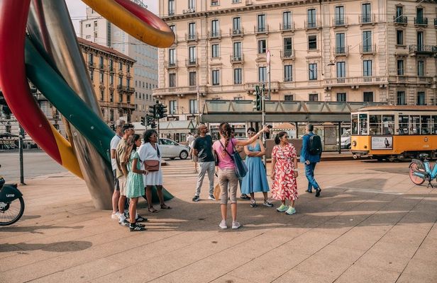 Milan highlights walking tour