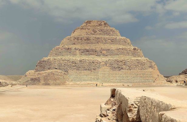 Memphis and Saqqara private tour with home cooked lunch from Cairo