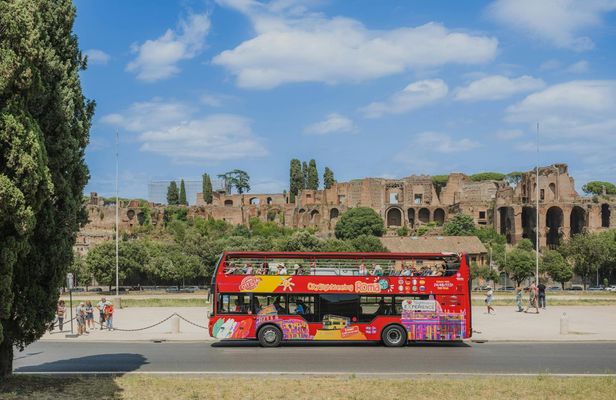 Guided tour of Colosseum, Palatine Hill and hop-on hop-off Rome bus tour