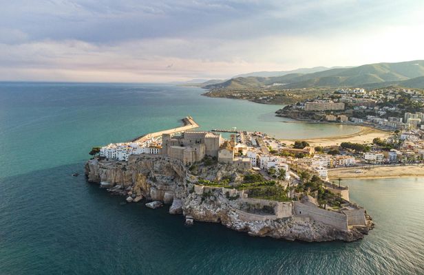 Game of Thrones Peñiscola and Vilafamés Guided Tour from Valencia