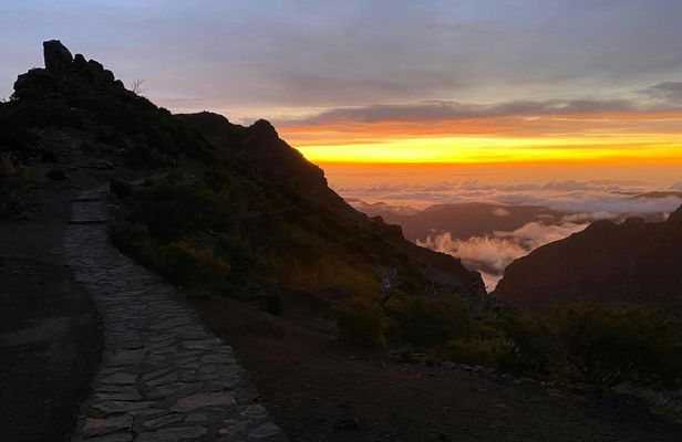 Bus Transfer between Pico do Areeiro and Pico Ruivo