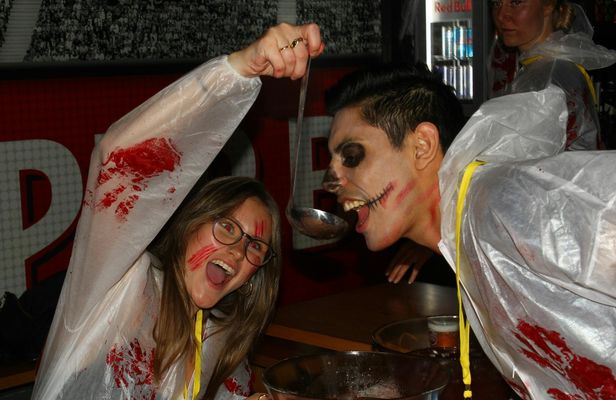 Halloween pub crawl in Porto