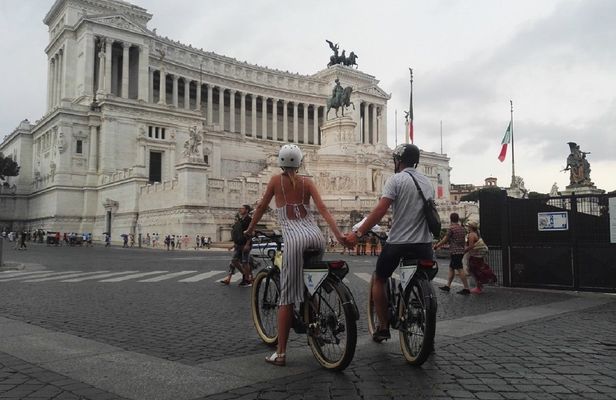 Rome Early Morning E-Bike Tour with 3D Virtual Reality