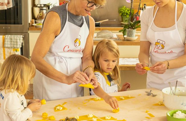 Cooking class and tasting at a Cesarina's home in Rome