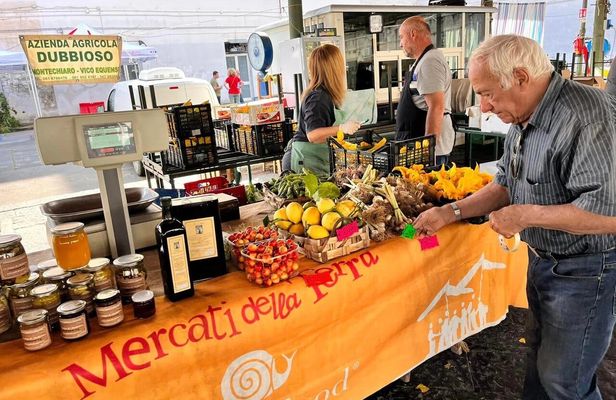 Market Visit and Cooking Class at a Cesarina's Home in Sorrento