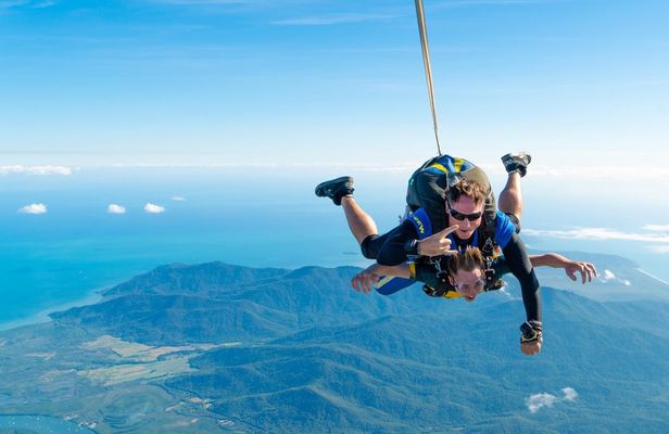 15,000 Ft Skydive Experience in Cairns North Queensland