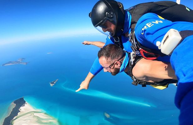 8,000 Ft Skydive Over the Whitsundays and Airlie Beach
