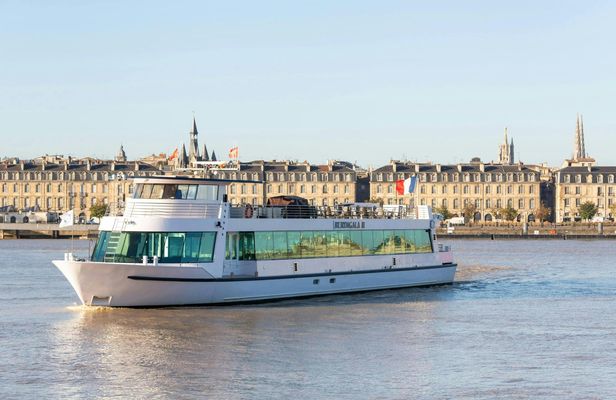 Guided Cruise on the Garonne River with Wine and Canelé