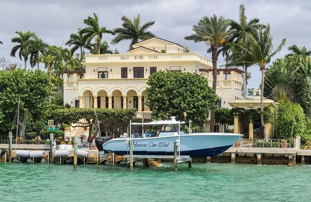 South Beach millionaire homes cruise with meal at Hard Rock Cafe