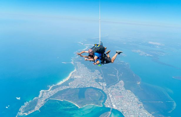 15,000Ft Newcastle Skydive in the Weekend with Transfer from Sydney