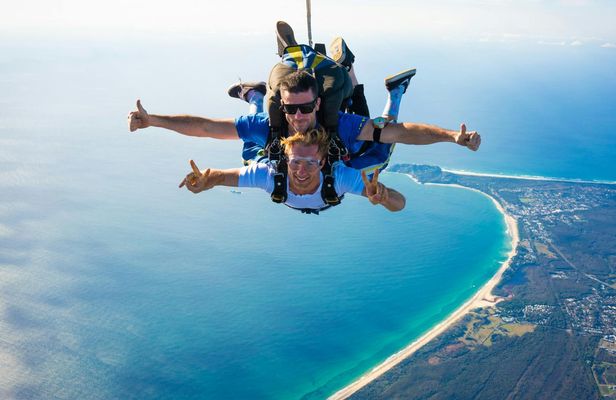 15,000 Ft Byron Bay Skydive During Weekend with Transfer from Brisbane