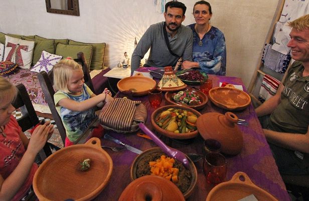 Cultural Dining Experience with a Local Family in Fez