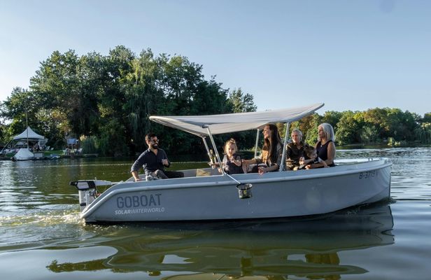 3 Hour Boat Rental Sightseeing Experience in Berlin