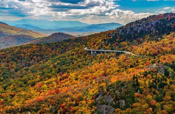 Audio-guided driving tour through Blue Ridge Parkway