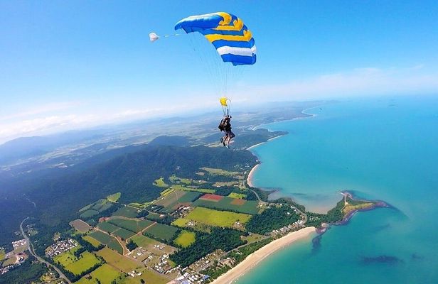 15,000 Ft Skydive in Mission Beach with Cairns Pick-up