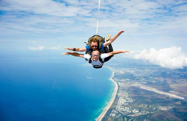 15,000 Ft Skydiving in Noosa Available in the Weekend