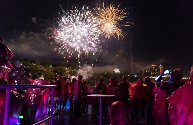 Niagara night tour with fireworks boat cruise