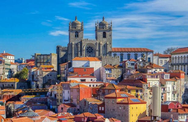 Full-day Tour of Old and Modern Porto with Cruise and Wine Tasting