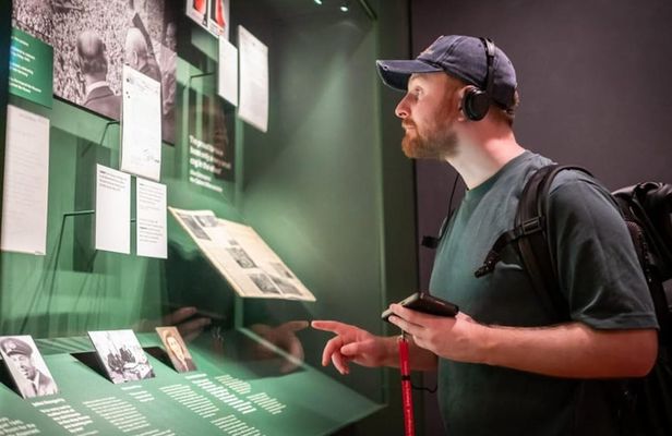 Big Ben, Churchill War Rooms, and Buckingham Palace tickets and guided tour