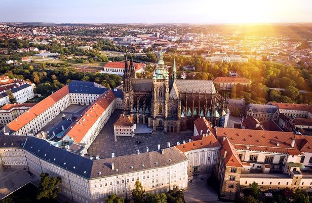 Prague Castle Interiors Tour in English with Entrance Ticket
