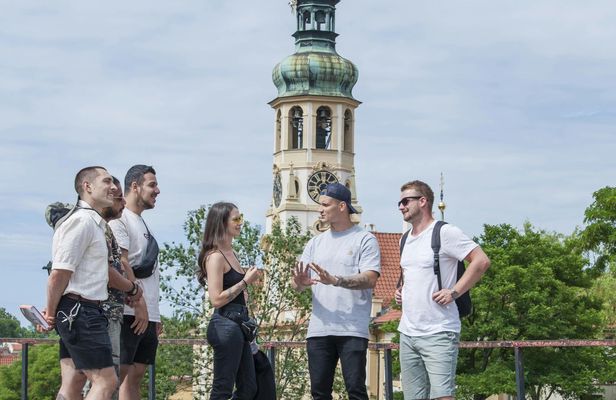 Prague castle side guided tour with local food and beer