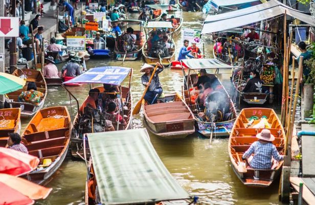 Railway Market to Floating Market Guided Tour with a Boat Ride