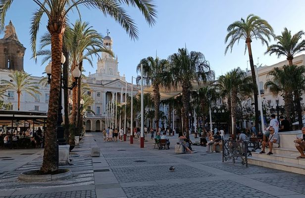 Cadiz Food Tour with Tapas & Drinks with a Local