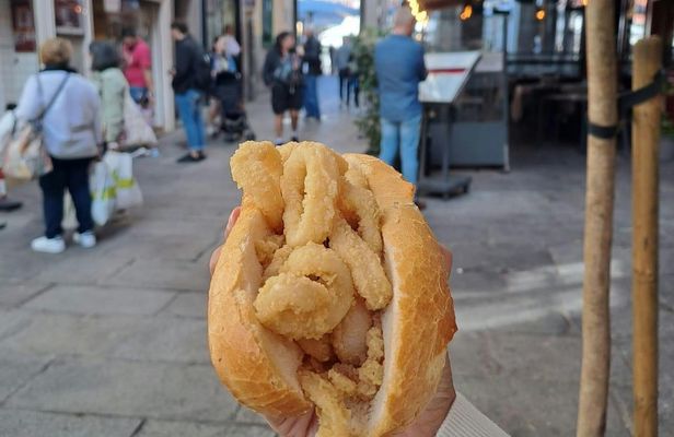 Madrid Food Tour with Tapas & Drinks with a Local