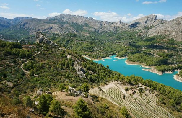 Guadalest and Algar waterfalls tour from Alicante