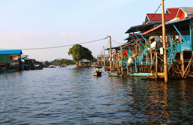 Tour to Tonle Sap Lake and Kampong Phluk with Pick-up