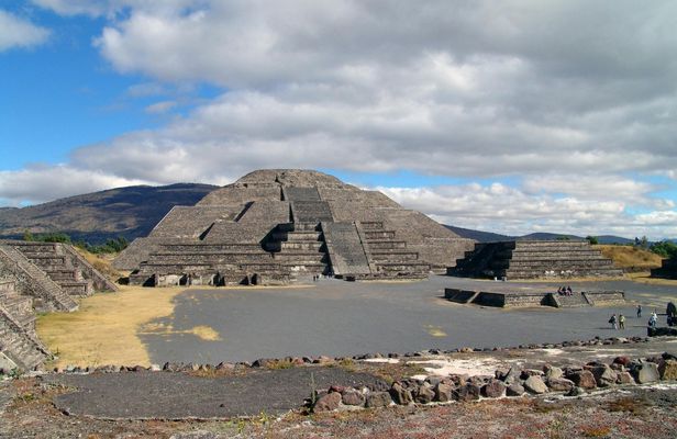 Teotihuacan, Guadalupe Shrine and Tlatelolco Guided Tour