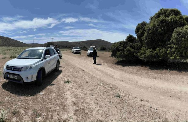 Full-day 4x4 experience of western Milos