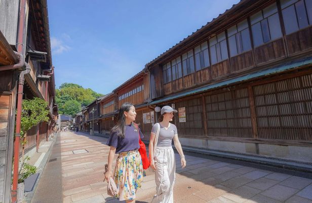 Kanazawa Journey Through History and Culture Half-day Walking Tour
